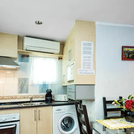 With One Bedroom In With Wonderful Mountain View Terrace And Wifi 8 Km From The Beach 아파트 비드레레스