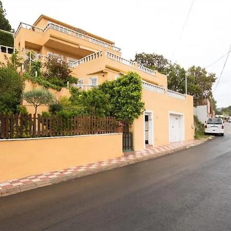 With One Bedroom In With Wonderful Mountain View Terrace And Wifi 8 Km From The Beach 아파트 비드레레스