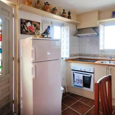 With One Bedroom In With Wonderful Mountain View Terrace And Wifi 8 Km From The Beach 비드레레스