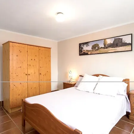 With One Bedroom In With Wonderful Mountain View Terrace And Wifi 8 Km From The Beach * 비드레레스